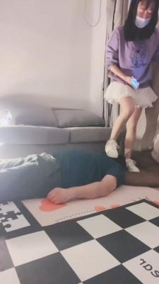 【桃子老师】学生S小白鞋白袜踩踏 bf20005