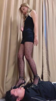 【二宝】黑丝高跟+小白鞋棉袜全体重踩 bf20008