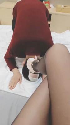 【美娜格格】原味白袜+黑丝气味羞辱