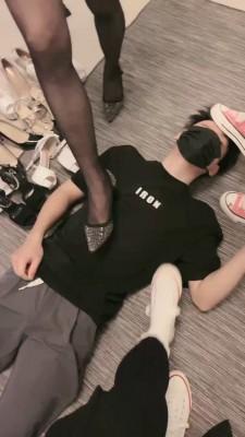 【安静大大】母女S耳光/踩踏/舔鞋【三视角版】 bf19913