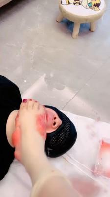 【莫莉】丝袜踩踏诱惑喂食 bf19930