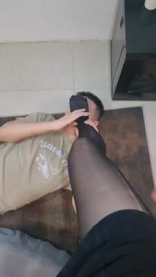 【重庆男神】私人影院舔素人黑丝脚 bf19936