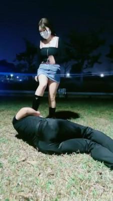 【雪琪琪】户外美女虐打醉汉 bf19948