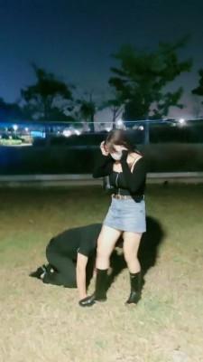 【雪琪琪】户外美女虐打醉汉 bf19948