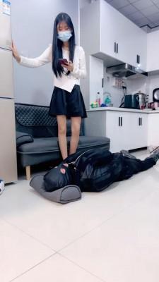 【精神小妹】素人学生S全体重踩踏【双视角版】 bf19840