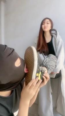 【辣妈S】户外让狗舔脏鞋底/圣水 bf19841