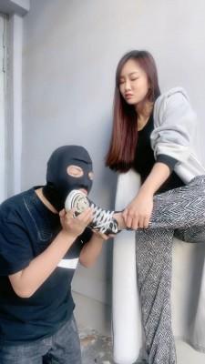 【辣妈S】户外让狗舔脏鞋底/圣水 bf19841