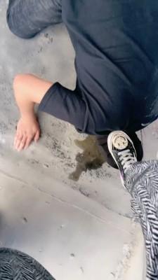 【辣妈S】户外让狗舔脏鞋底/圣水 bf19841