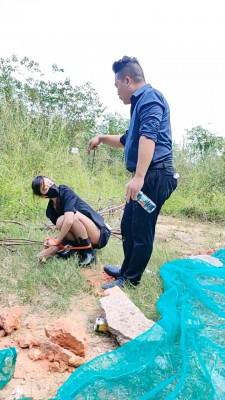 【暴力美学】猥琐路人被姐妹花调【双视角版】 bf19754