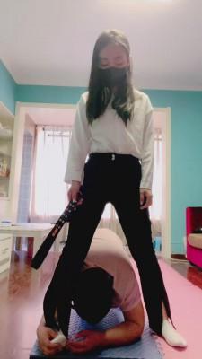 【语晴】骑马+原味白袜辱地毯 JS22102302