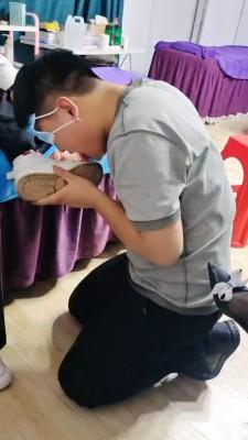 【天蝎女王】美容院开发素人恋足 JS22102301