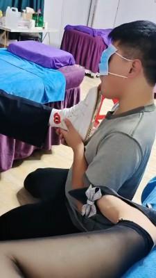 【天蝎女王】美容院开发素人恋足 JS22102301