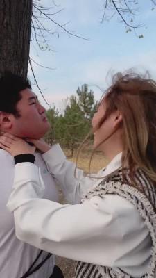 【二宝】姐妹花户外遛狗踩踏 bf19757