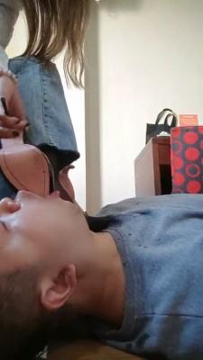 【合肥七颜】丝袜脚窒息+踩踏 bf19688