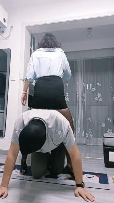 【飞扬女王】长鞭教训+踹废狗奴 bf19664