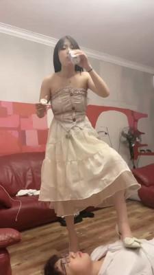 【茜茜】萝莉主白袜辱学长 bf19654