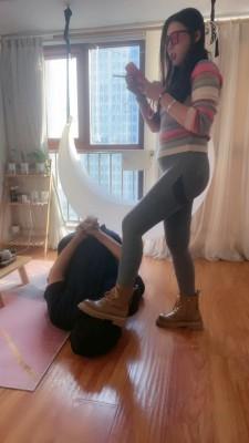 【伊兮夫妻】反绑贱狗短靴重度跺 bf19608