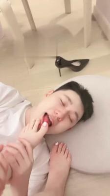 【强抚】近距离玉足辱奶狗 bf19494