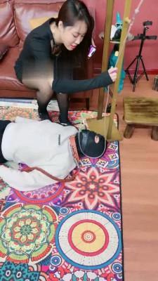 【小祖宗】御姐带闺蜜家中调教 bf19479