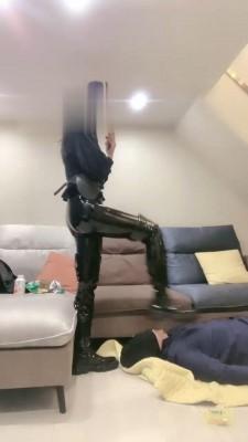 【靴嘉倪】长靴超酷女S虐狗 bf19480