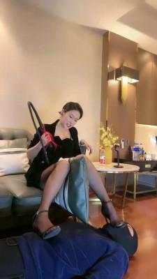 【鑫儿教头】高跟黑丝全体重踩踏 bf19423