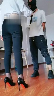 【晴雨大大】高跟黑丝踩地毯 bf19442