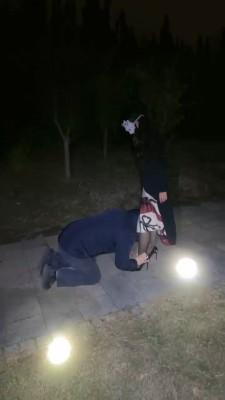 【妆主大人】户外路遇bt跟踪狂 bf19409