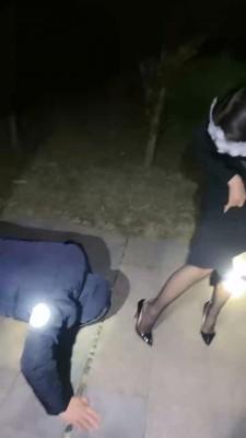 【妆主大人】户外路遇bt跟踪狂 bf19409