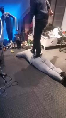 【天蝎女王】双S踩踏虐废地毯 bf19384