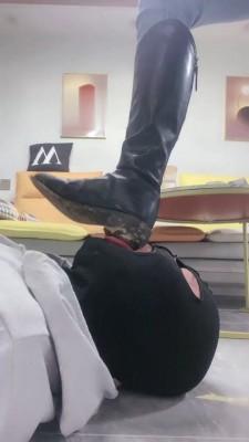 【初见】超脏长靴强制舔 bf19394