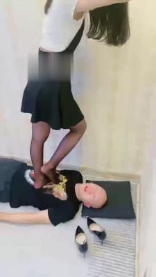 【冷凝大人】高跟黑丝踩光头佬 bf19378