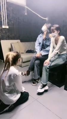 【十三妹】闺蜜跪下说想做狗 bf19347