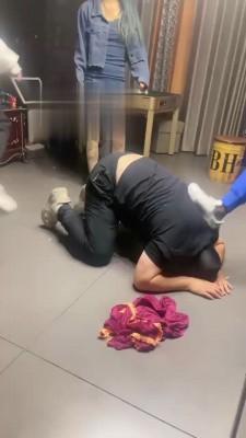 【开发素人】麻将房多素人踢踹狗 bf19317