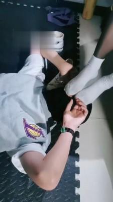 【杰哥】素人帆布鞋白袜辱狗 bf19280