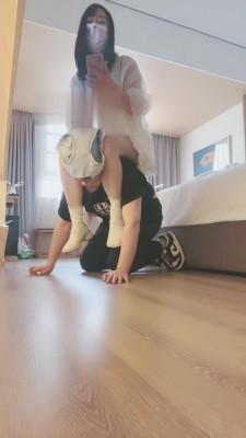 【桃子老师】白靴萝莉主暴打贱奴 bf19184