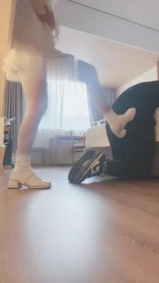 【桃子老师】白靴萝莉主暴打贱奴 bf19184