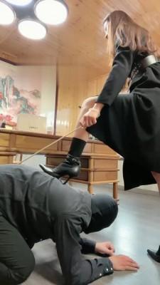 【沅芷大人】御姐范严厉鞭打贱狗 bf19194