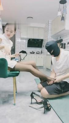 【小小小魔女】沐足小姐黑丝调狗 bf19156