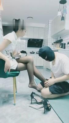 【小小小魔女】沐足小姐黑丝调狗 bf19156