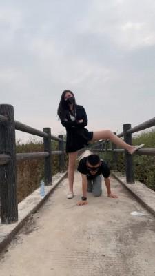 【若依】户外调教司机舔脏鞋底 bf19121