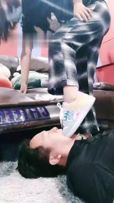 【萱萱】私人影院脏鞋臭袜辱【双视角版】 bf18996