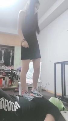 【御姐S】邻居胖哥喜欢我的运动鞋 bf19079