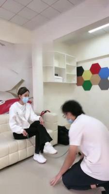 【秋秋】女瑜伽教练踩虐 bf19071