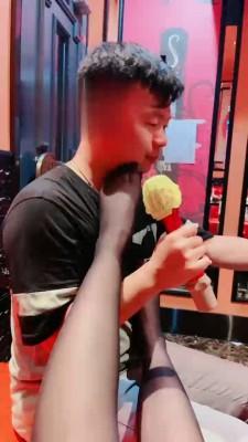 【雪琪琪】KTV超刺激玩贱奴才 bf19055