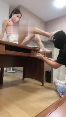 【万一】看女友脏鞋脏船袜辱绿帽 bf18981