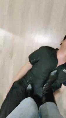 【辣妹S】靴子诱惑踩踏贱狗  JS22100301