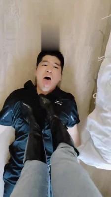 【辣妹S】靴子诱惑踩踏贱狗  JS22100301