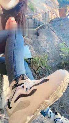 【小劳拉】户外山顶骑马【完整版】 bf18915