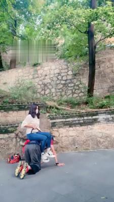 【小劳拉】户外山顶骑马【完整版】 bf18915