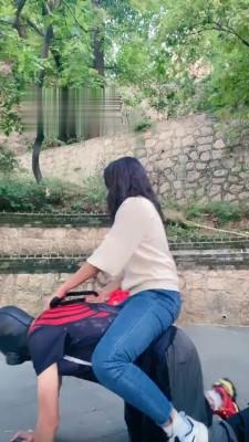 【小劳拉】户外山顶骑马【完整版】 bf18915